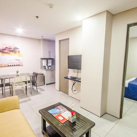 Jade Hotel And Suites Makati City Екстериор снимка
