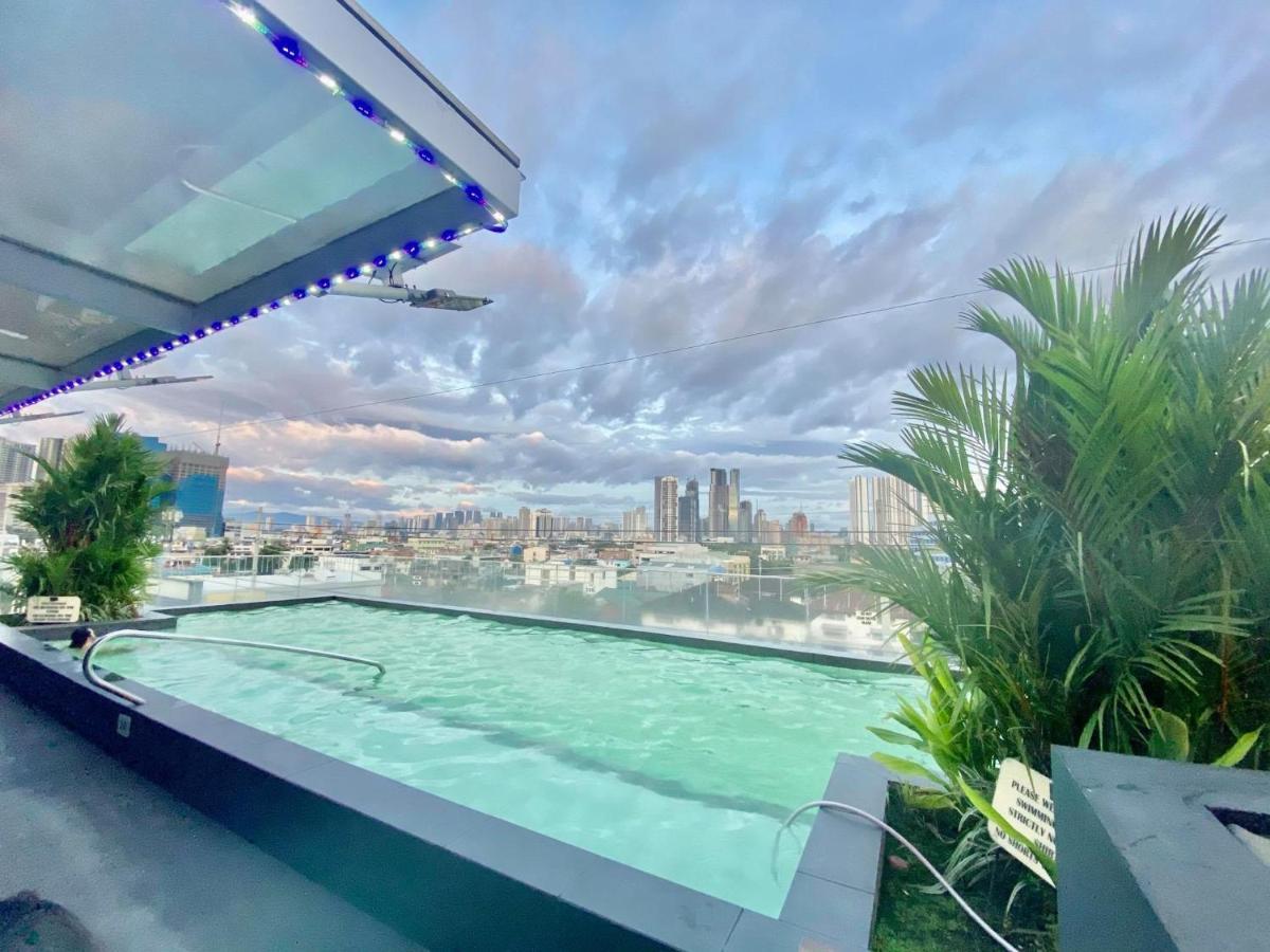 Jade Hotel And Suites Makati City Екстериор снимка