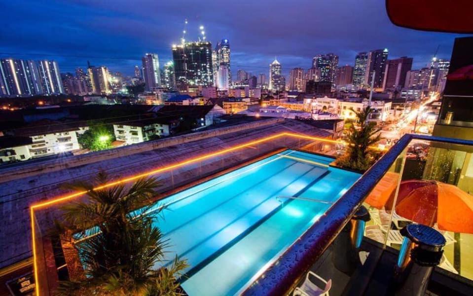 Jade Hotel And Suites Makati City Екстериор снимка
