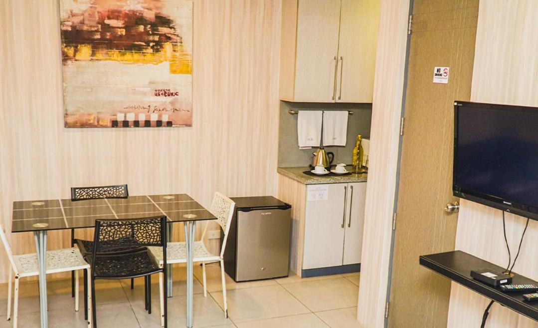 Jade Hotel And Suites Makati City Екстериор снимка