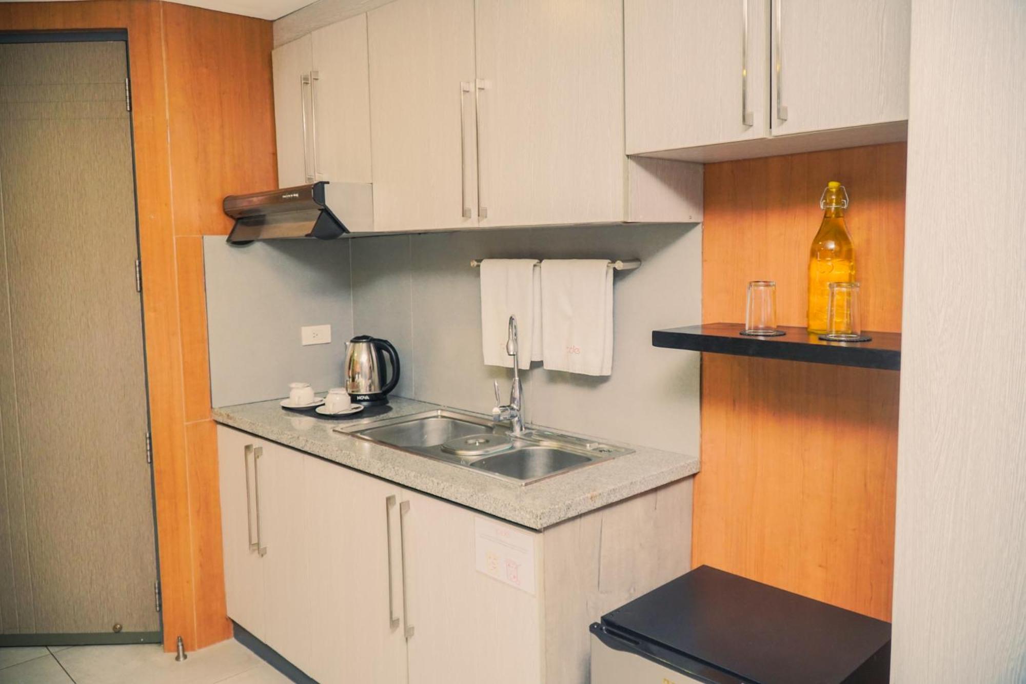 Jade Hotel And Suites Makati City Екстериор снимка
