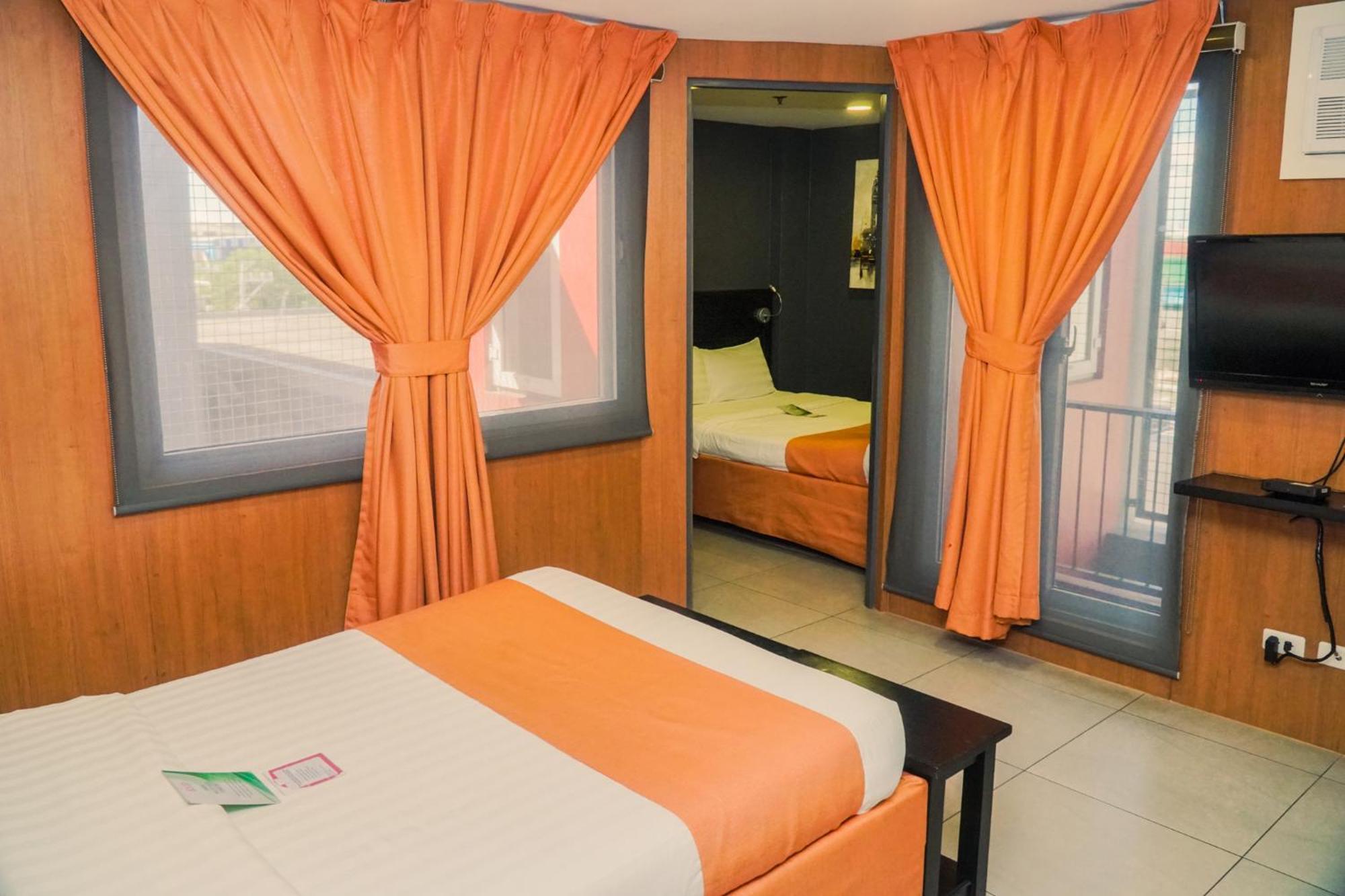 Jade Hotel And Suites Makati City Екстериор снимка