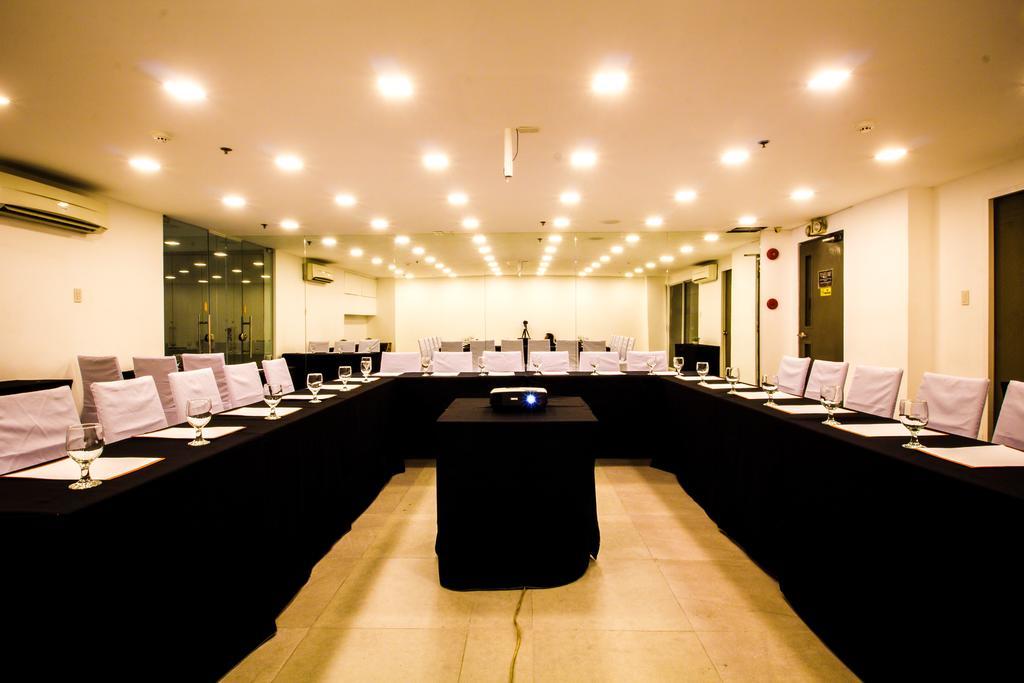 Jade Hotel And Suites Makati City Екстериор снимка