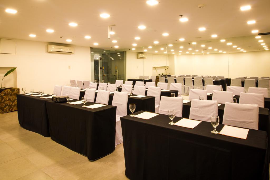 Jade Hotel And Suites Makati City Екстериор снимка