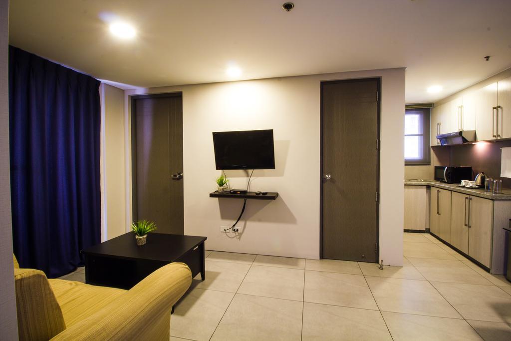 Jade Hotel And Suites Makati City Екстериор снимка