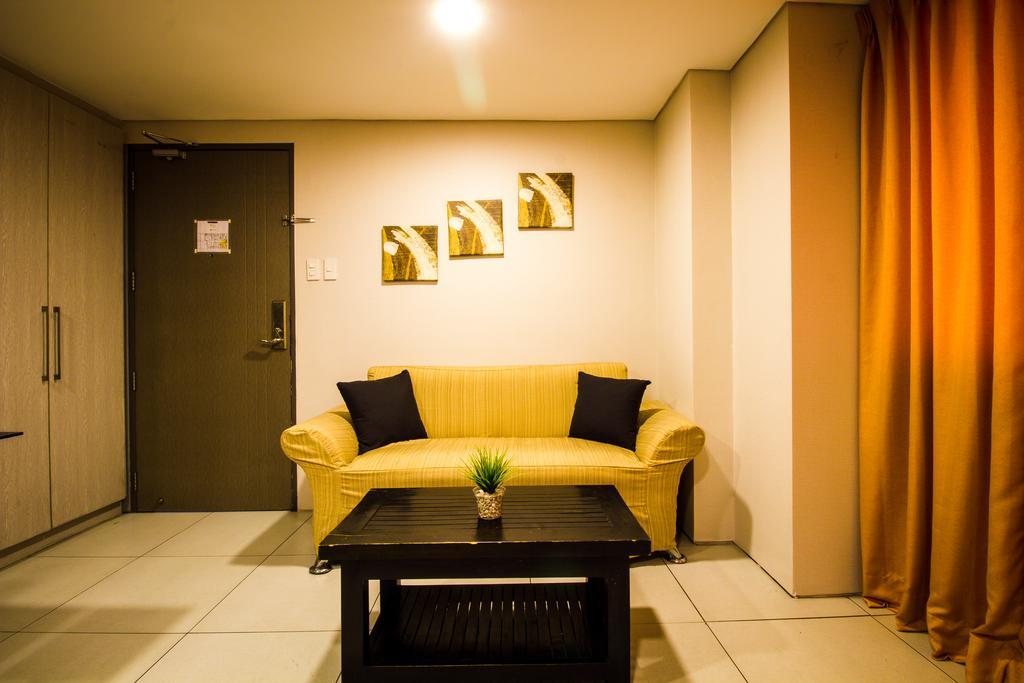 Jade Hotel And Suites Makati City Екстериор снимка