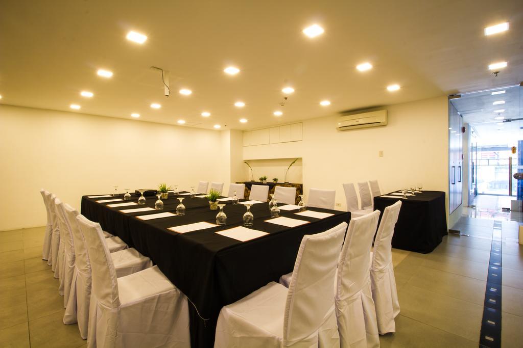 Jade Hotel And Suites Makati City Екстериор снимка