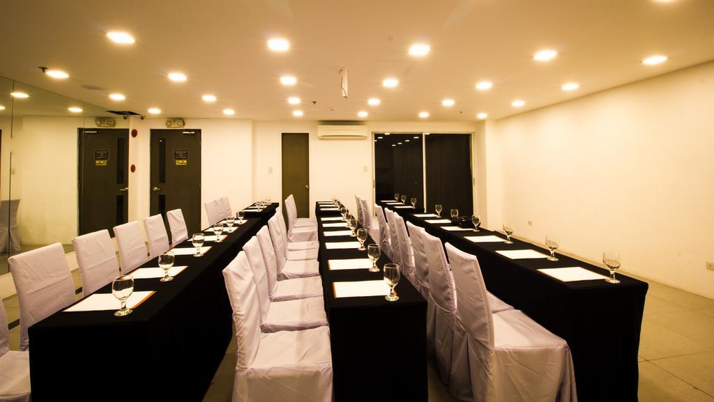 Jade Hotel And Suites Makati City Екстериор снимка