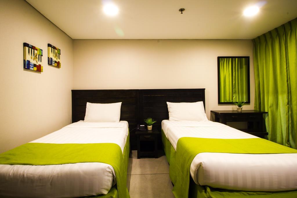 Jade Hotel And Suites Makati City Екстериор снимка
