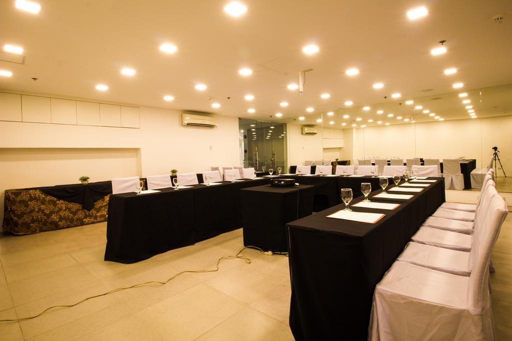 Jade Hotel And Suites Makati City Екстериор снимка