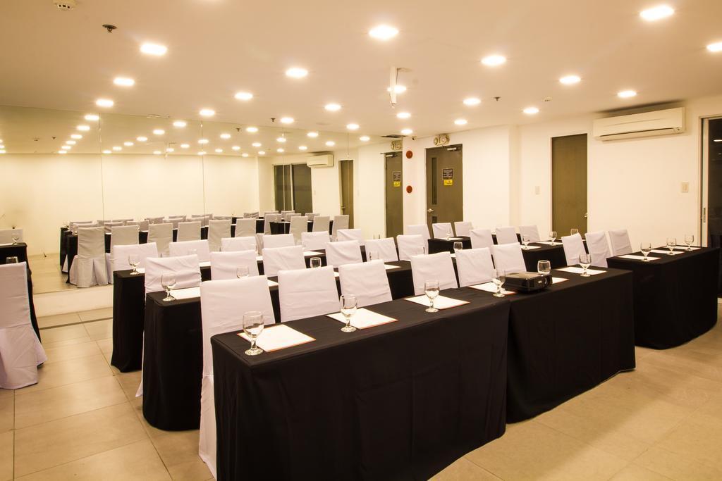 Jade Hotel And Suites Makati City Екстериор снимка