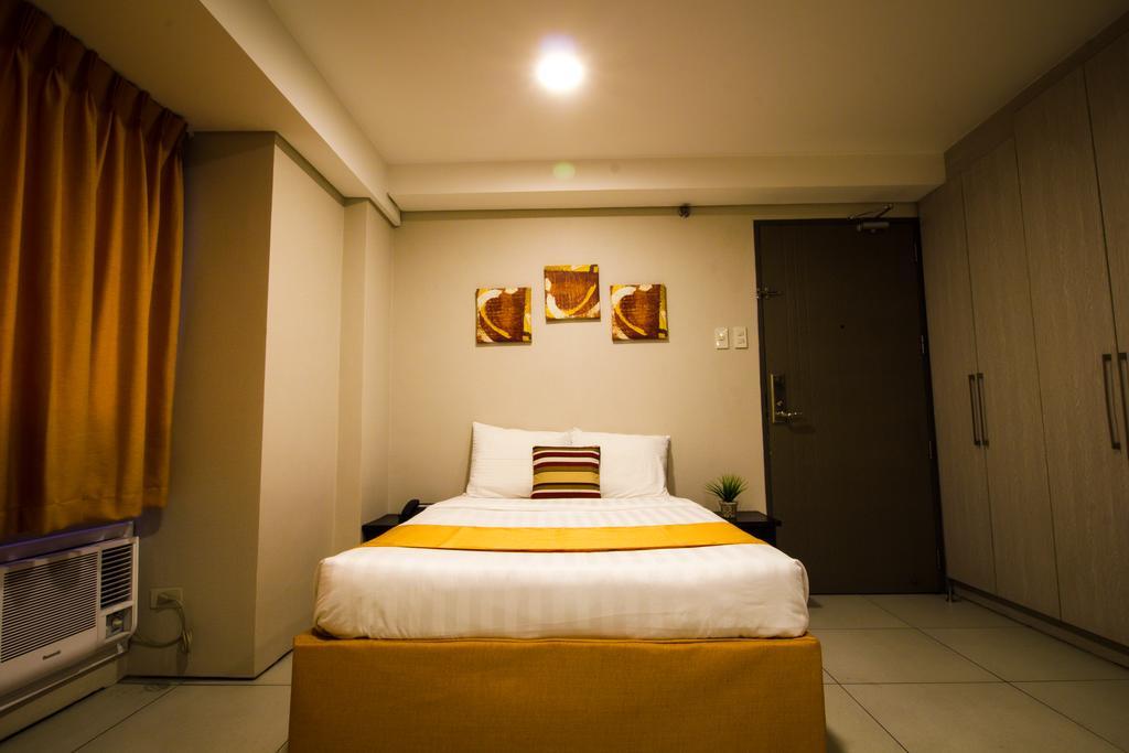Jade Hotel And Suites Makati City Екстериор снимка