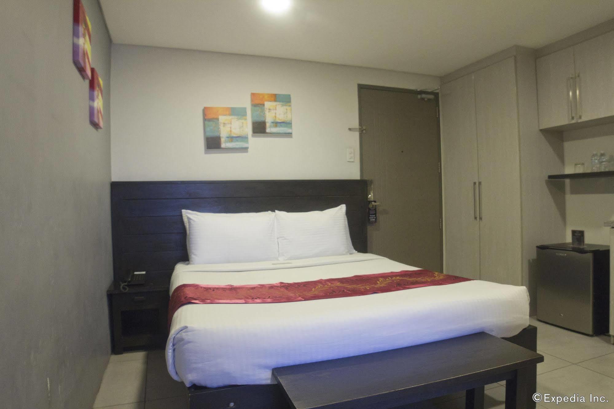Jade Hotel And Suites Makati City Екстериор снимка