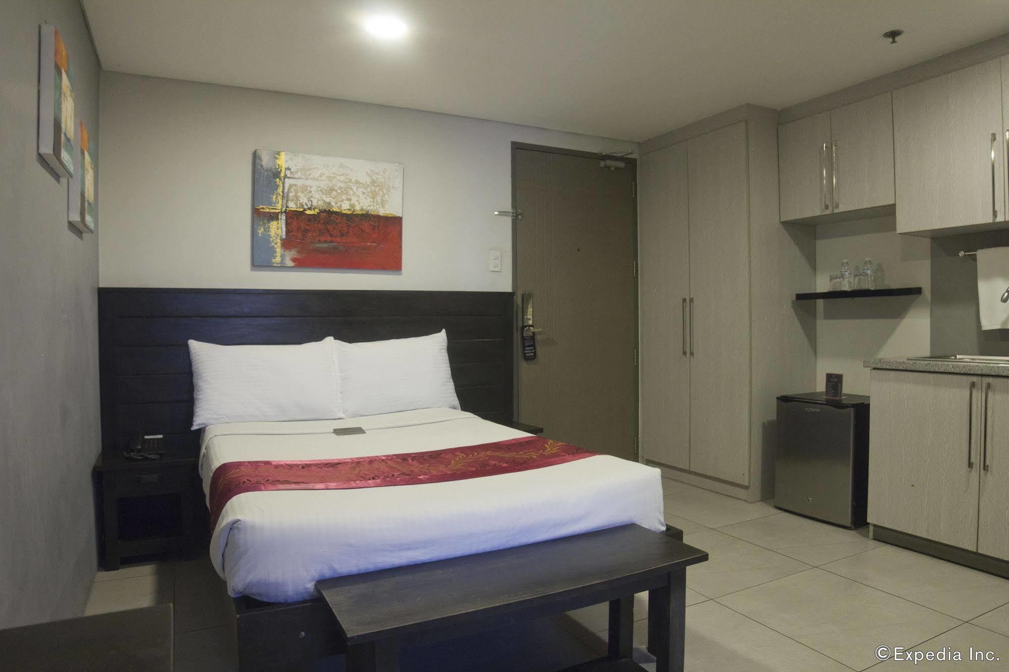 Jade Hotel And Suites Makati City Екстериор снимка