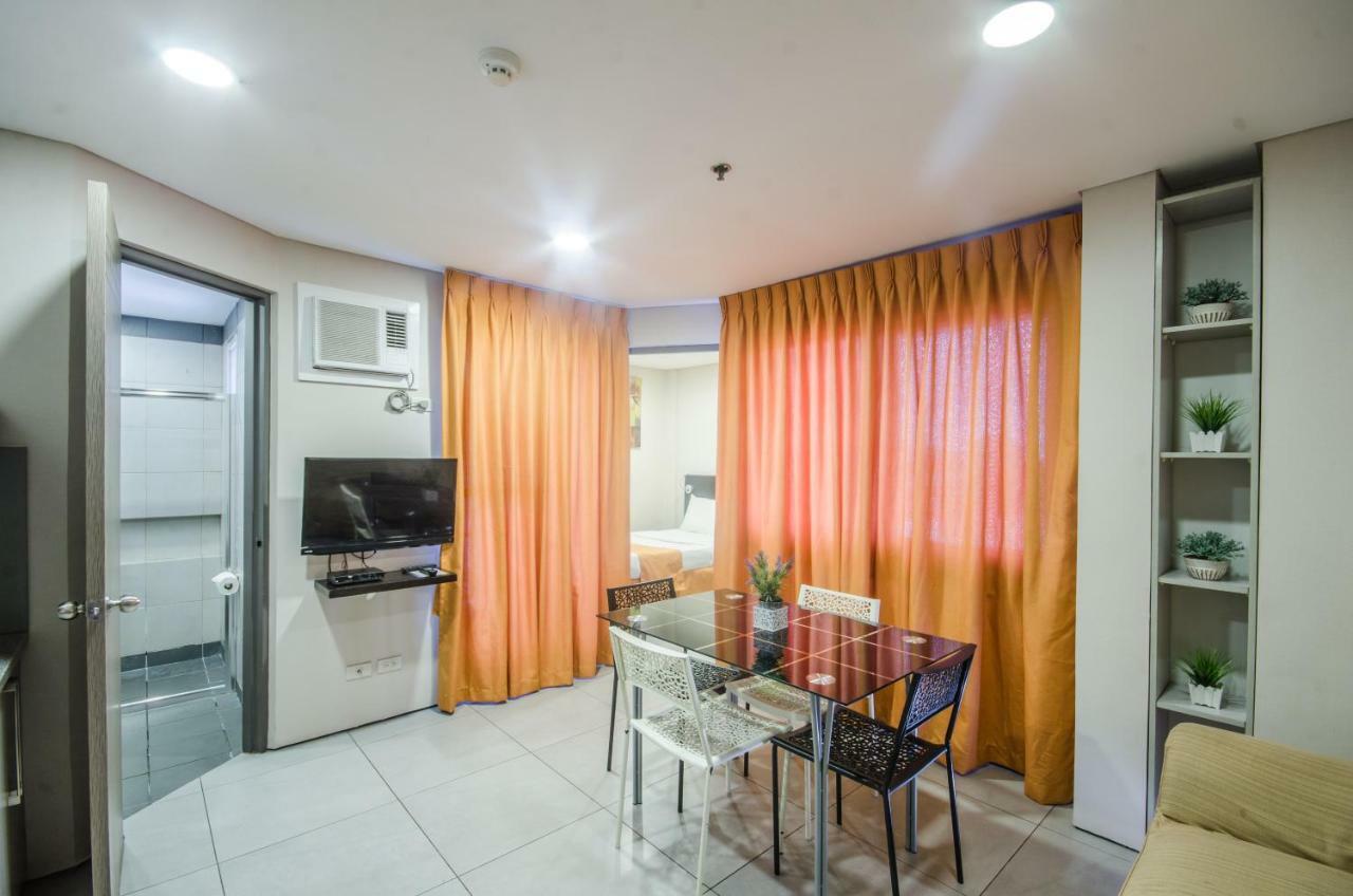 Jade Hotel And Suites Makati City Екстериор снимка